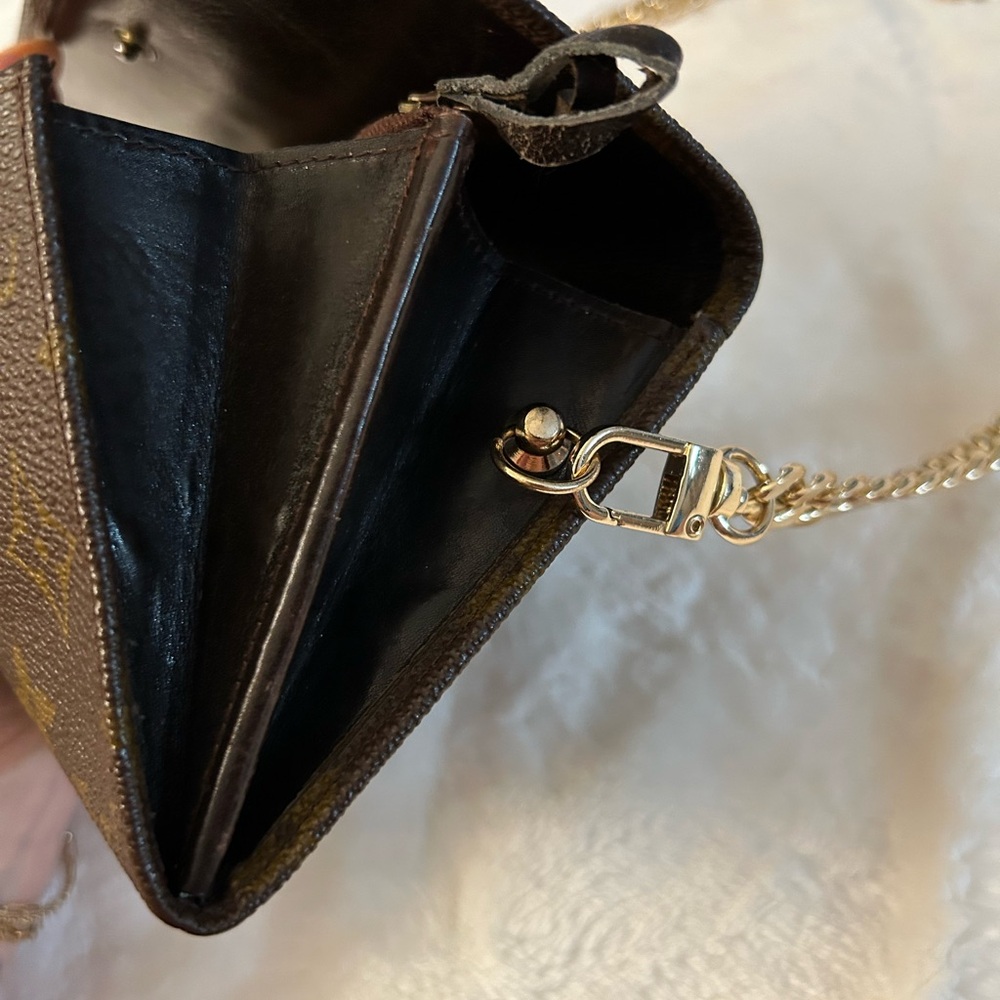 Louis Vuitton Monogram Sarah Wallet - with D-ring attached - Picture 8 of 13
